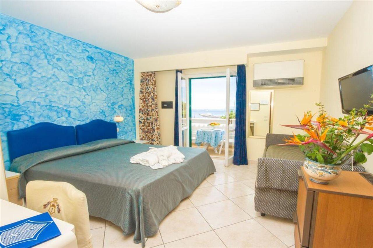 Hotel L'Approdo Casamicciola Terme ภายนอก รูปภาพ