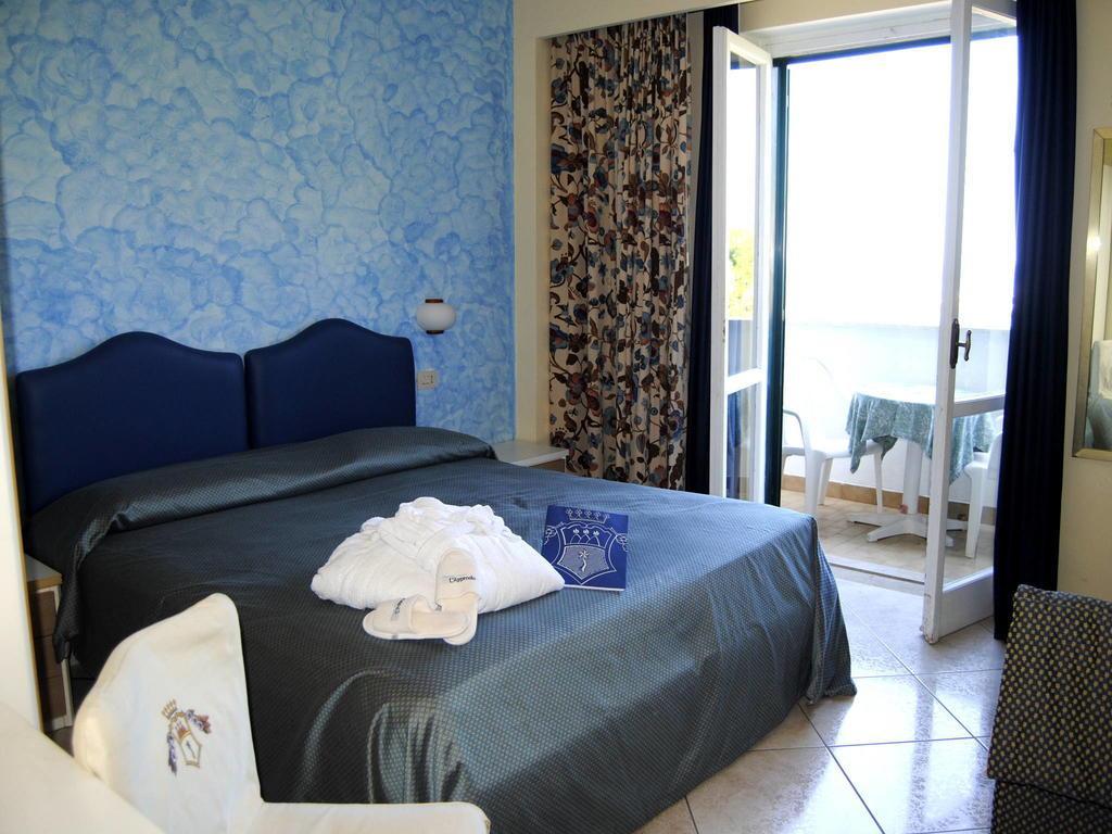 Hotel L'Approdo Casamicciola Terme ภายนอก รูปภาพ