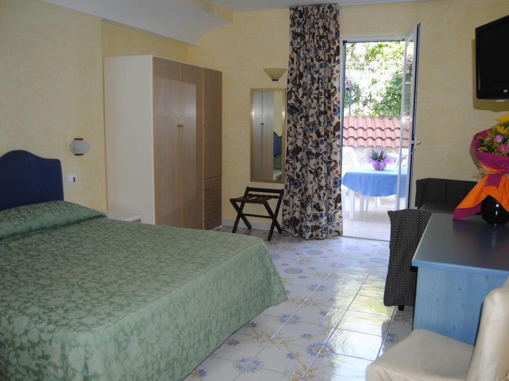 Hotel L'Approdo Casamicciola Terme ภายนอก รูปภาพ