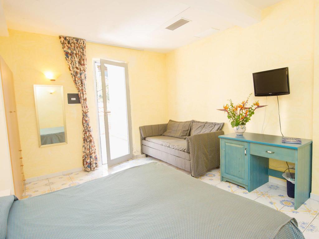 Hotel L'Approdo Casamicciola Terme ภายนอก รูปภาพ