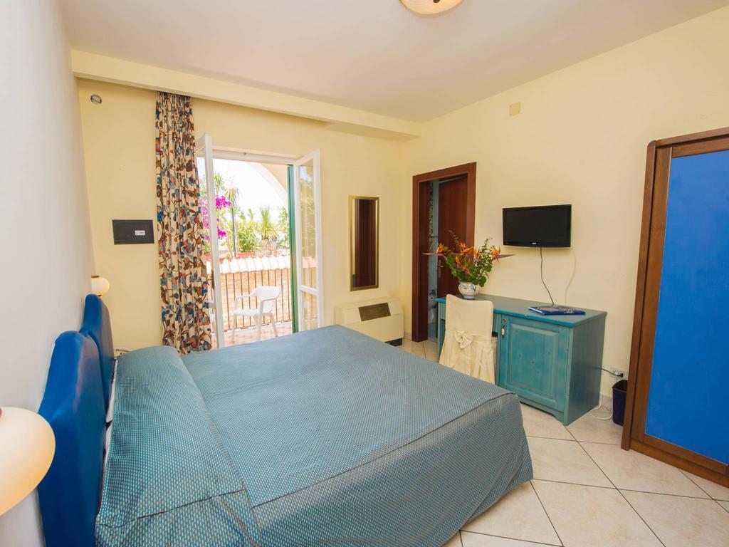 Hotel L'Approdo Casamicciola Terme ภายนอก รูปภาพ