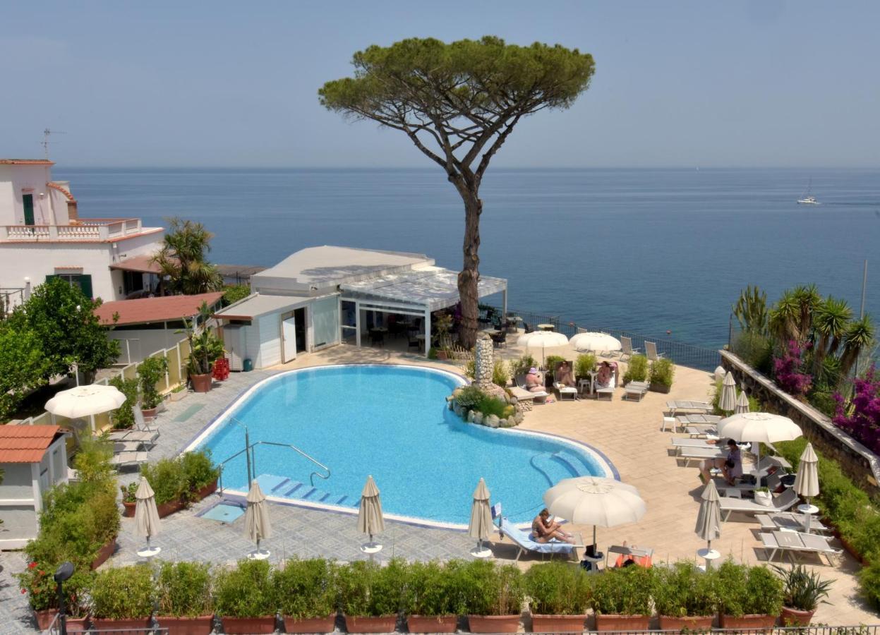 Hotel L'Approdo Casamicciola Terme ภายนอก รูปภาพ
